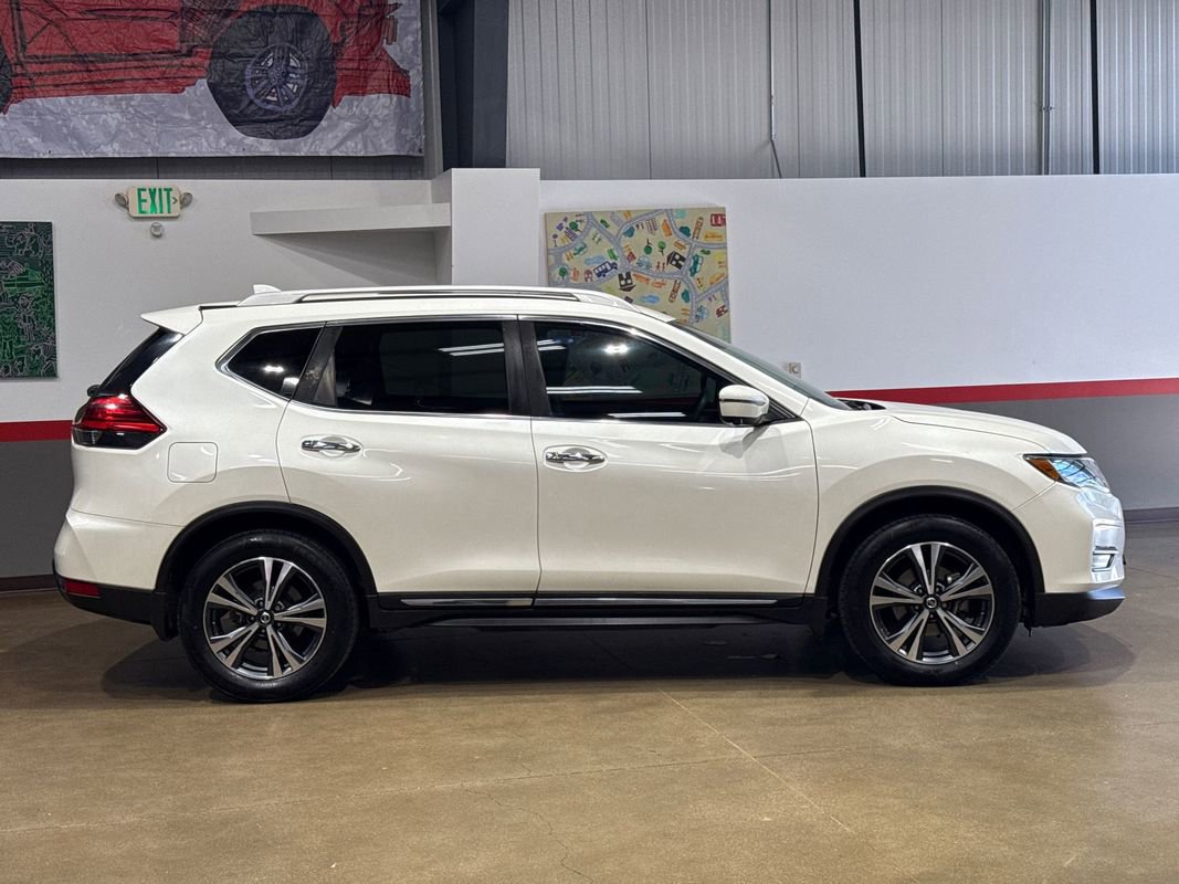 Used 2017 Nissan Rogue SL w/ SL Premium Package FWD image 4
