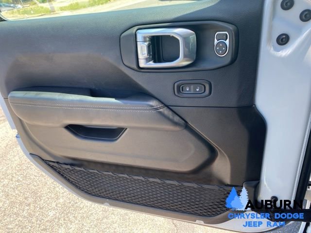 Used 2025 Jeep Wrangler Unlimited Sahara AWD/4WD image 31