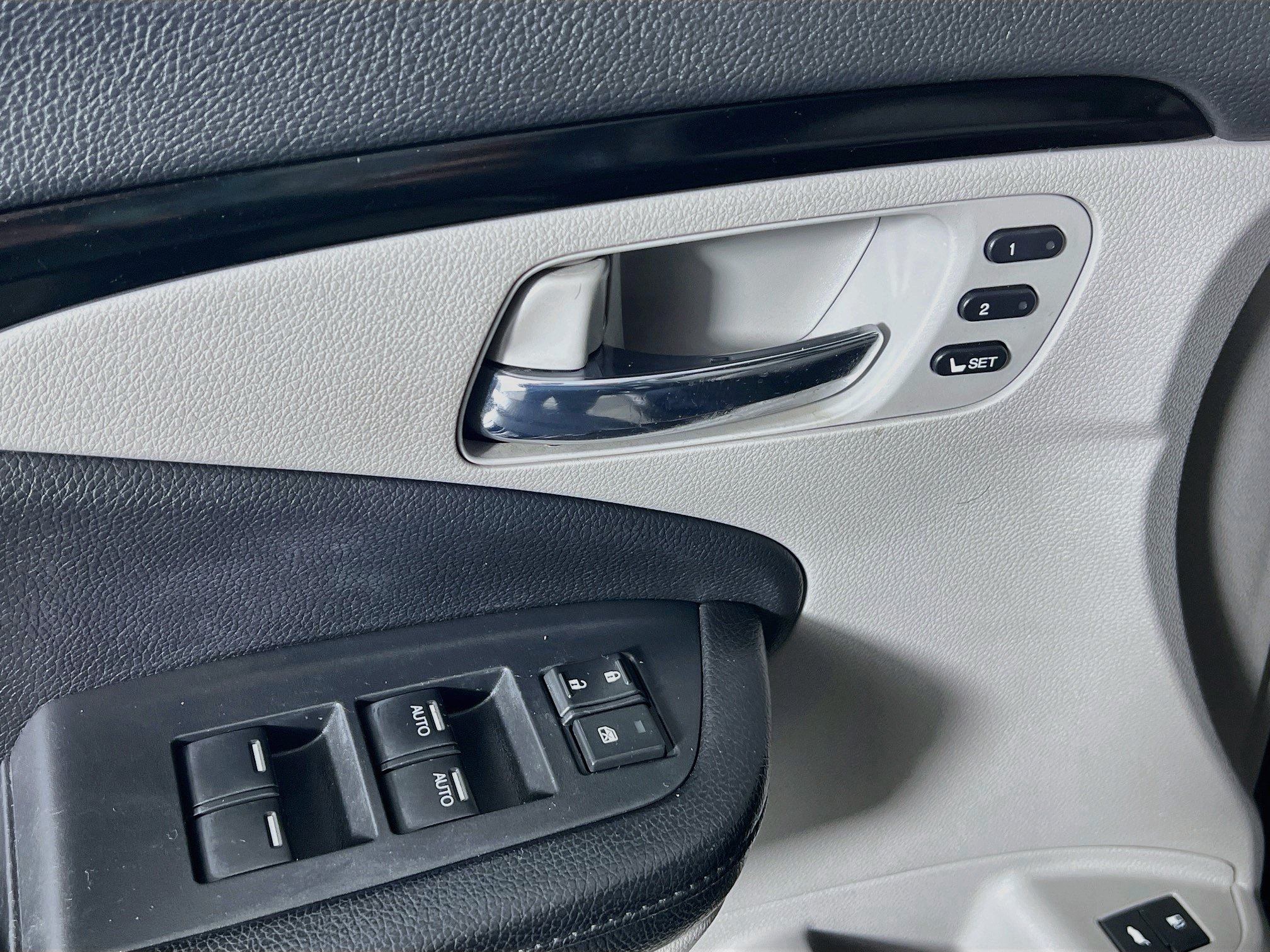 Used 2016 Honda Pilot Touring image 19