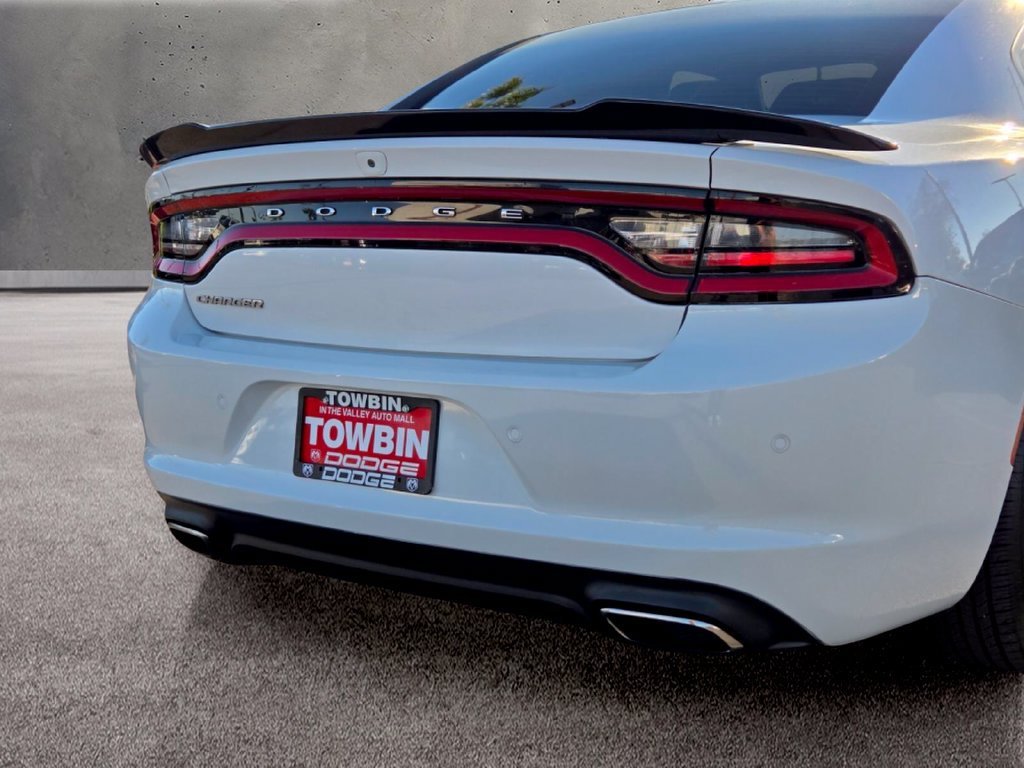 Used 2019 Dodge Charger SXT w/ Leather Interior Group RWD image 5