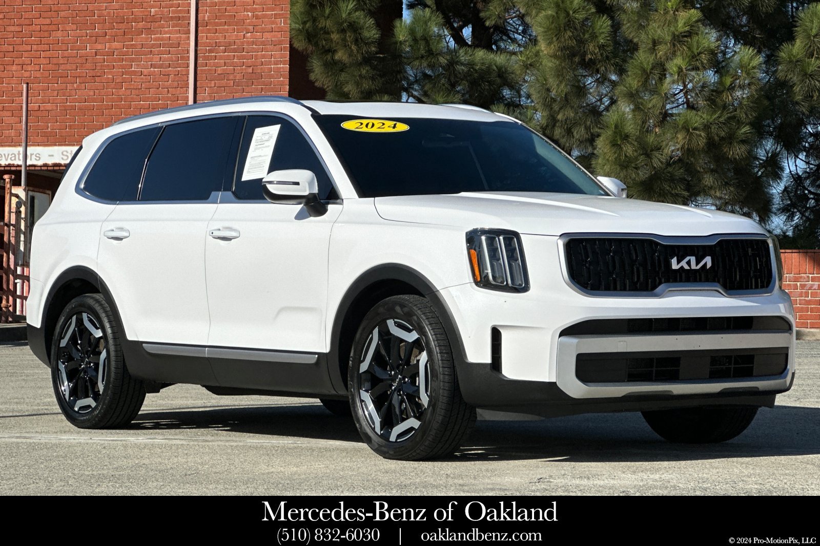 Used 2024 Kia Telluride EX w/ EX Captain's Chair Package