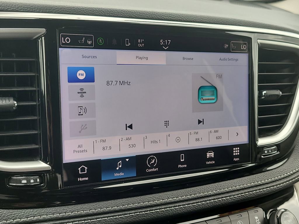 Used 2024 Chrysler Pacifica Touring-L image 21