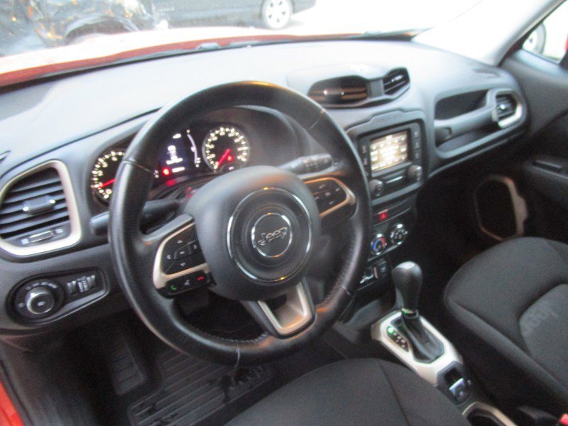 Used 2017 Jeep Renegade Latitude image 32