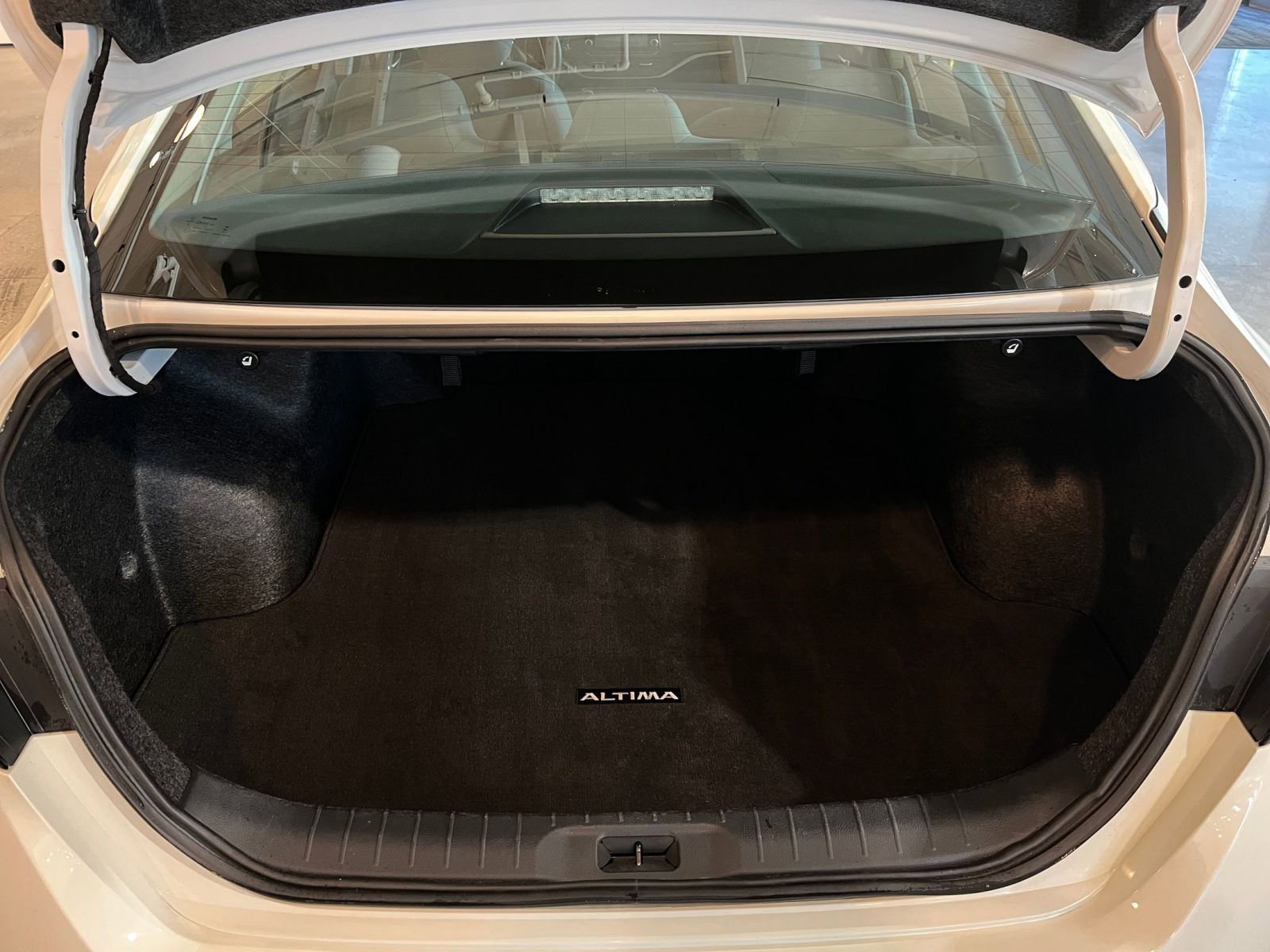 Used 2025 Nissan Altima 2.5 SV image 30