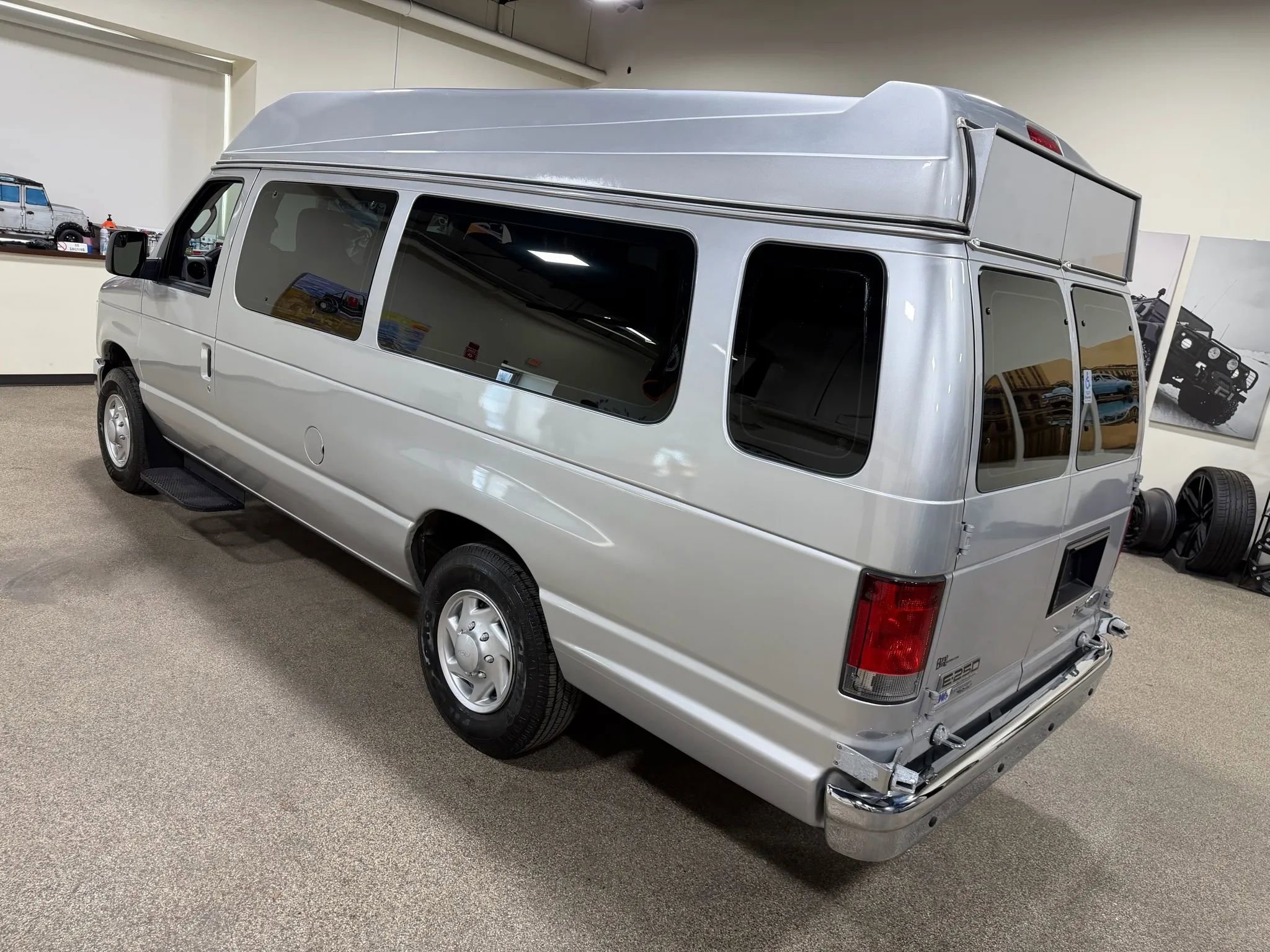 Used 2014 Ford E-250 and Econoline 250 Extended w/ Power Group image 18