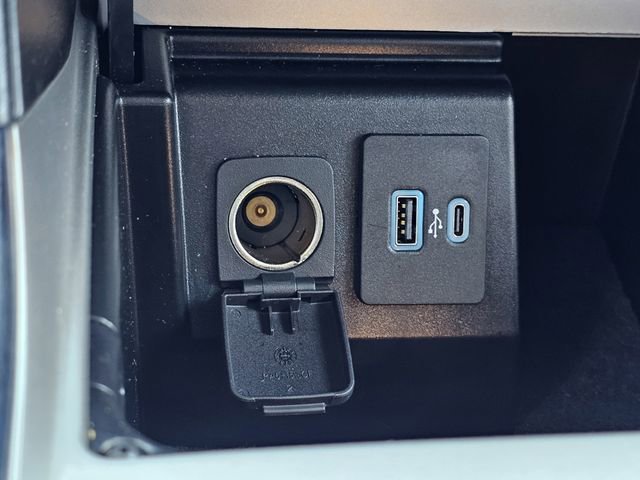 Certified 2022 Ford Explorer XLT w/ Equipment Group 202A image 21