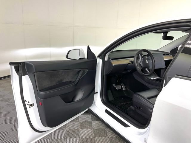Used 2021 Tesla Model Y Long Range AWD/4WD image 19