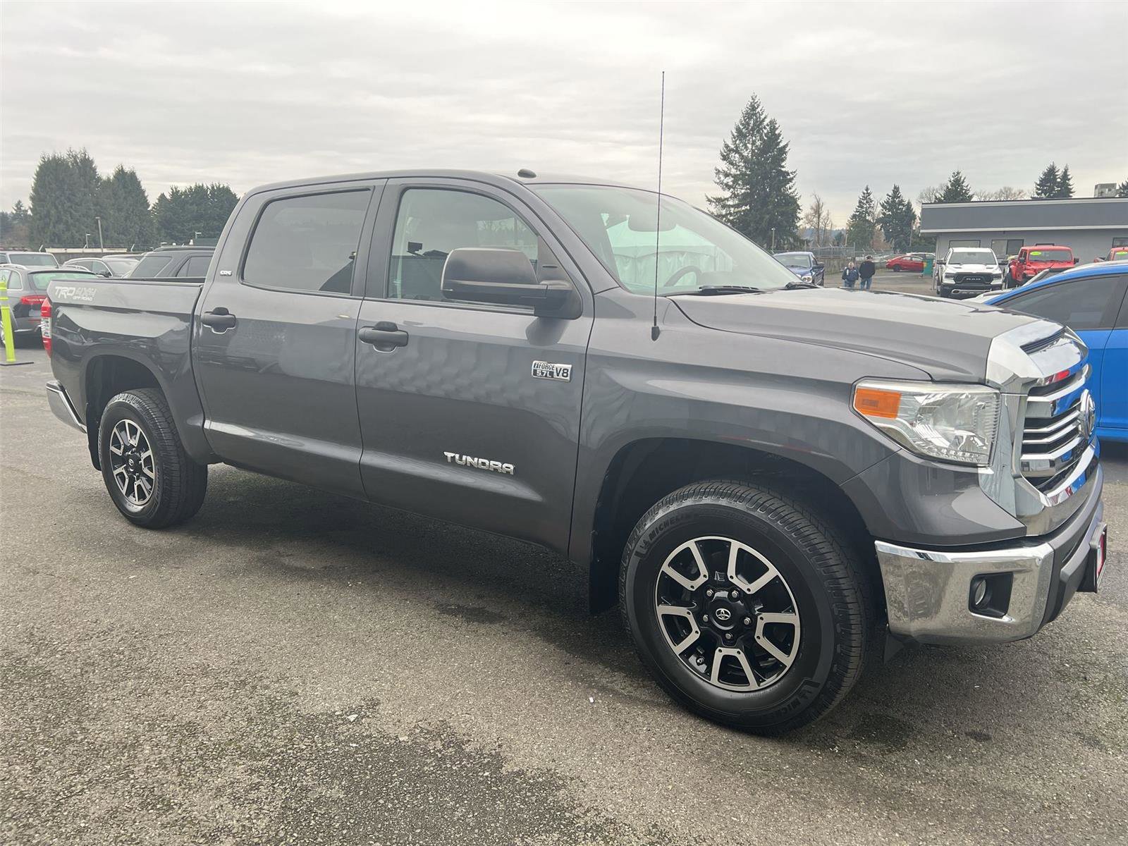Used 2017 Toyota Tundra SR5 image 7