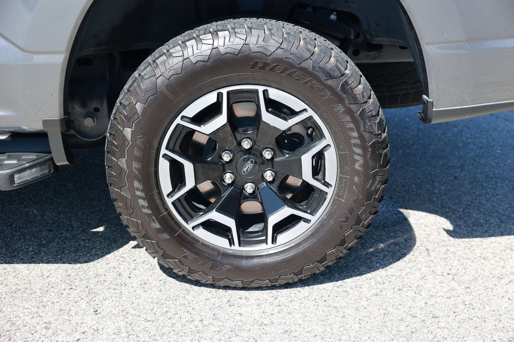 Used 2022 Ford F150 Lightning XLT AWD/4WD image 12