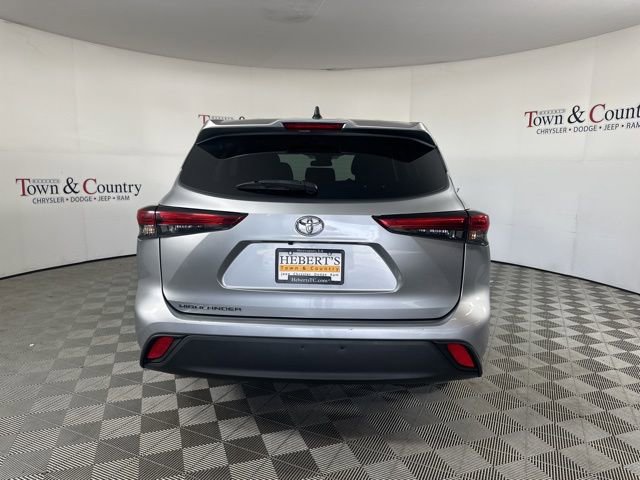 Used 2023 Toyota Highlander L image 8