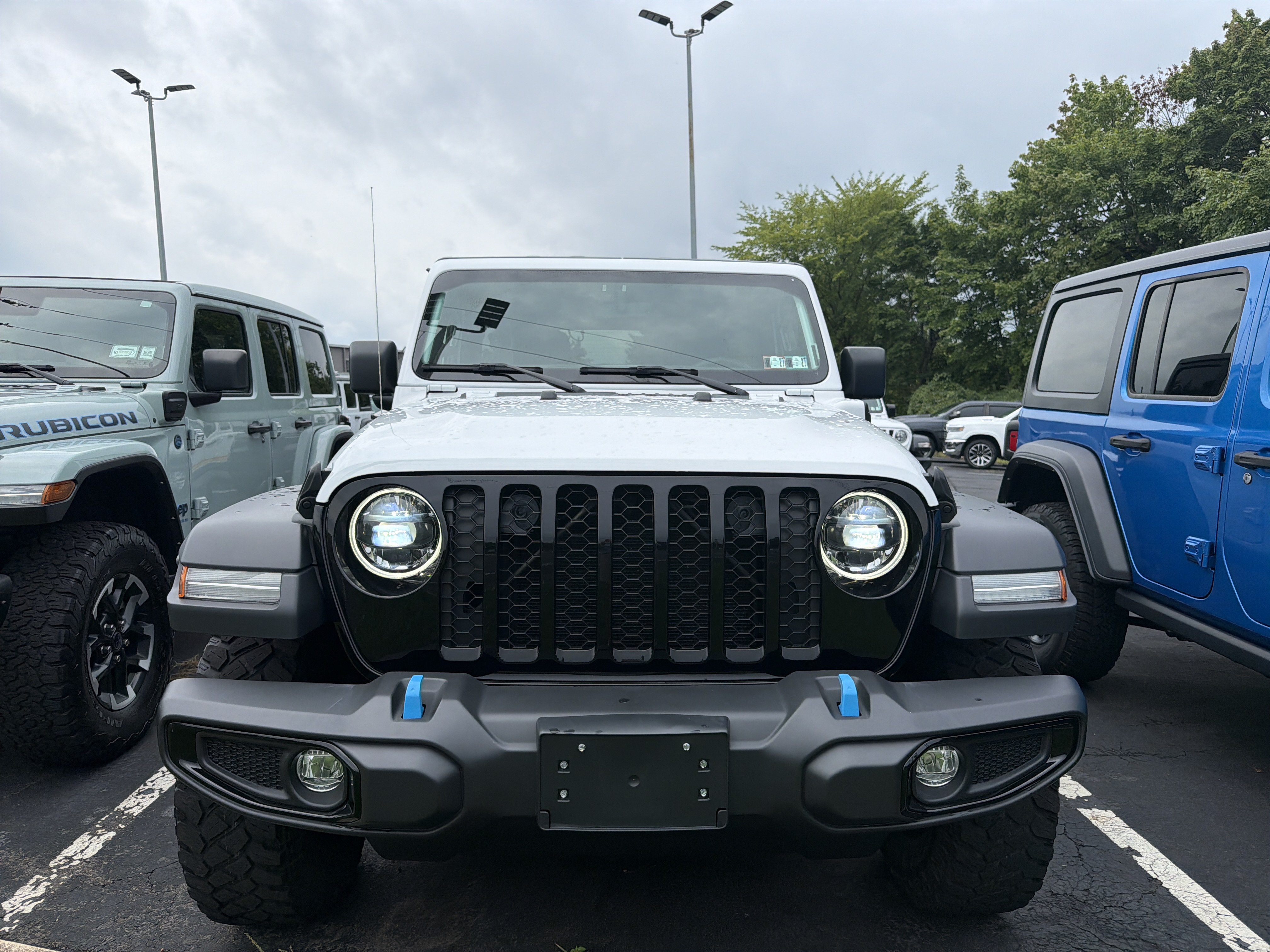 Certified 2023 Jeep Wrangler Unlimited w/ Cold Weather Group AWD/4WD image 2