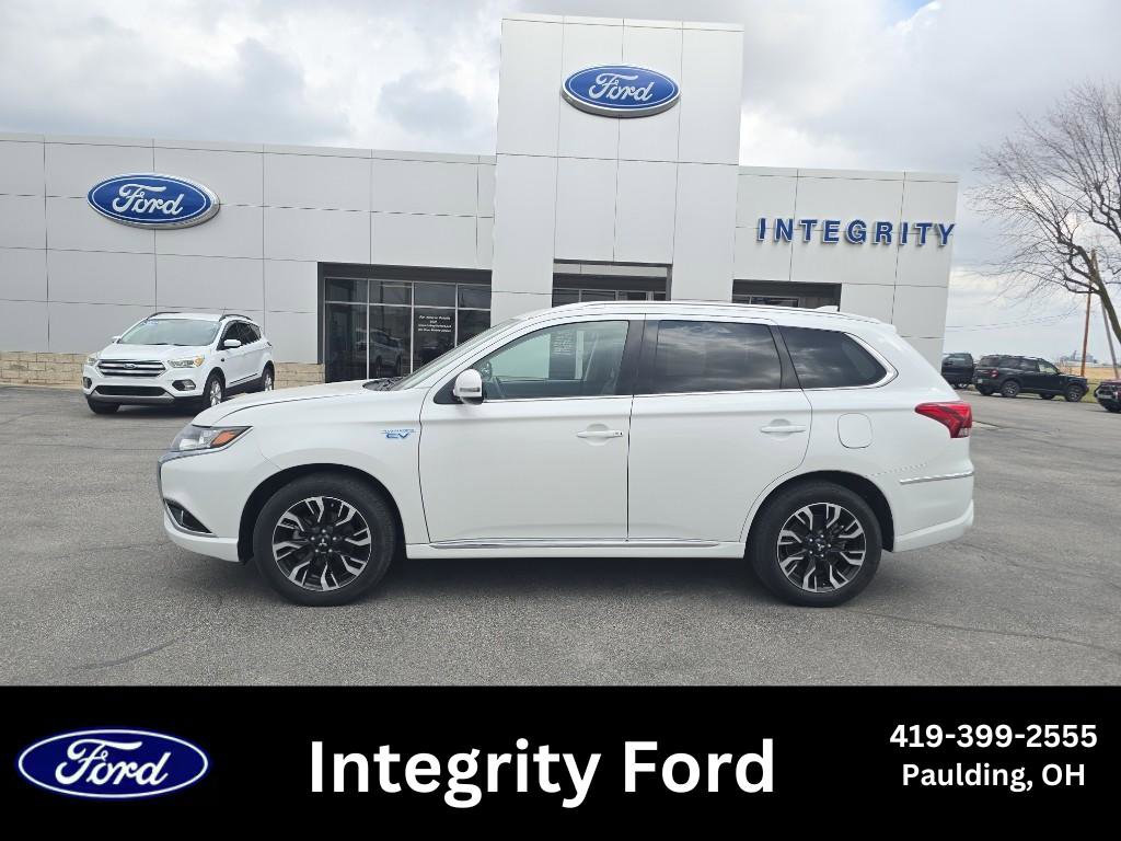 Used 2018 Mitsubishi Outlander SEL image 1
