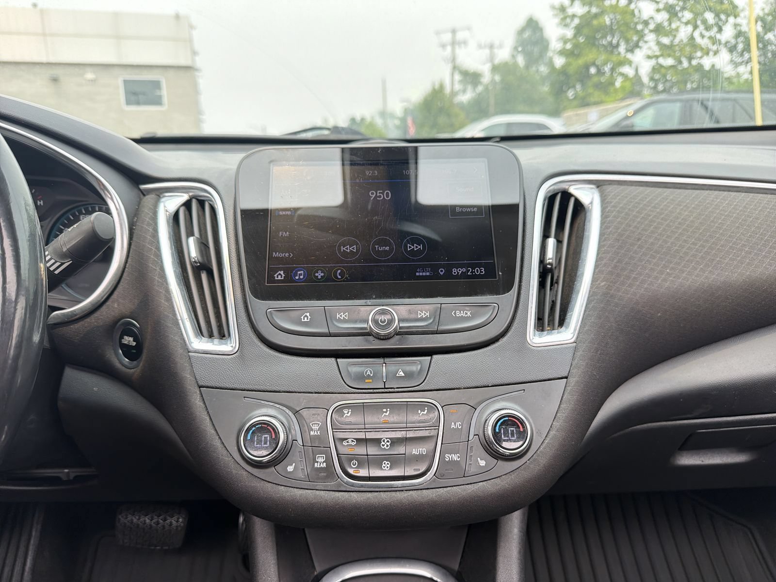 Used 2020 Chevrolet Malibu LT FWD image 31