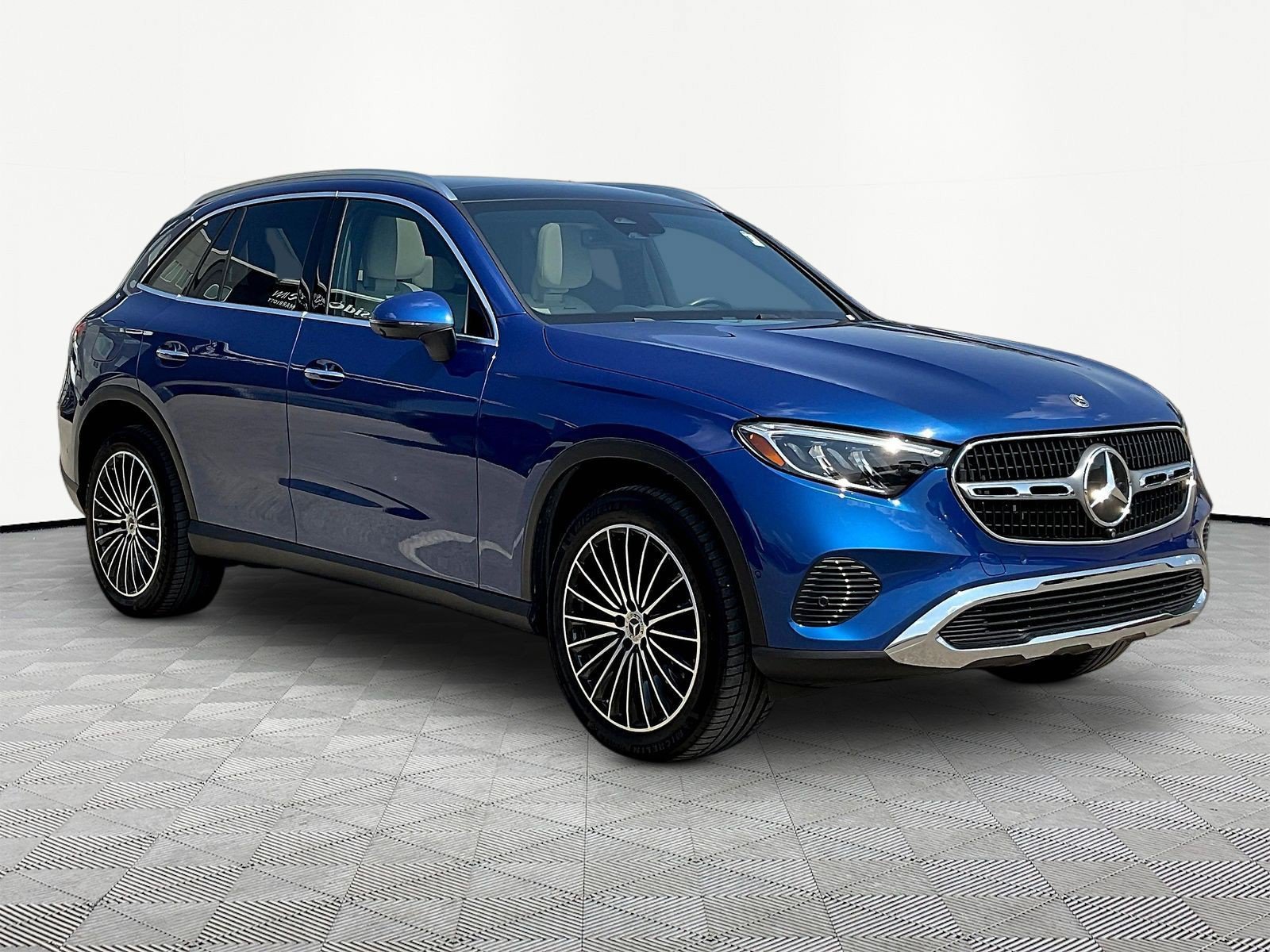 Used 2026 Mercedes-Benz GLC 300 4MATIC image 3
