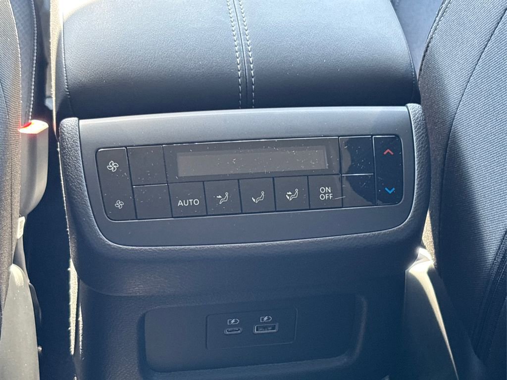 New 2025 Nissan Pathfinder SV w/ Black Appearance Package image 34