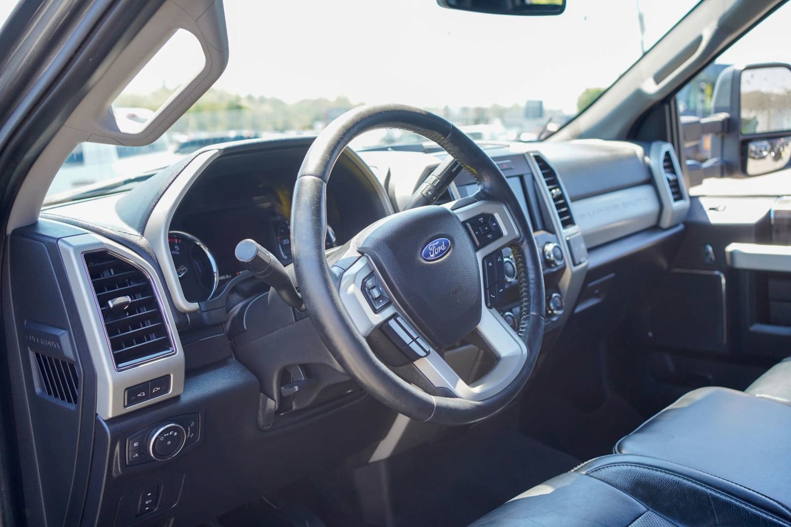 Used 2019 Ford F250 Lariat AWD/4WD image 2