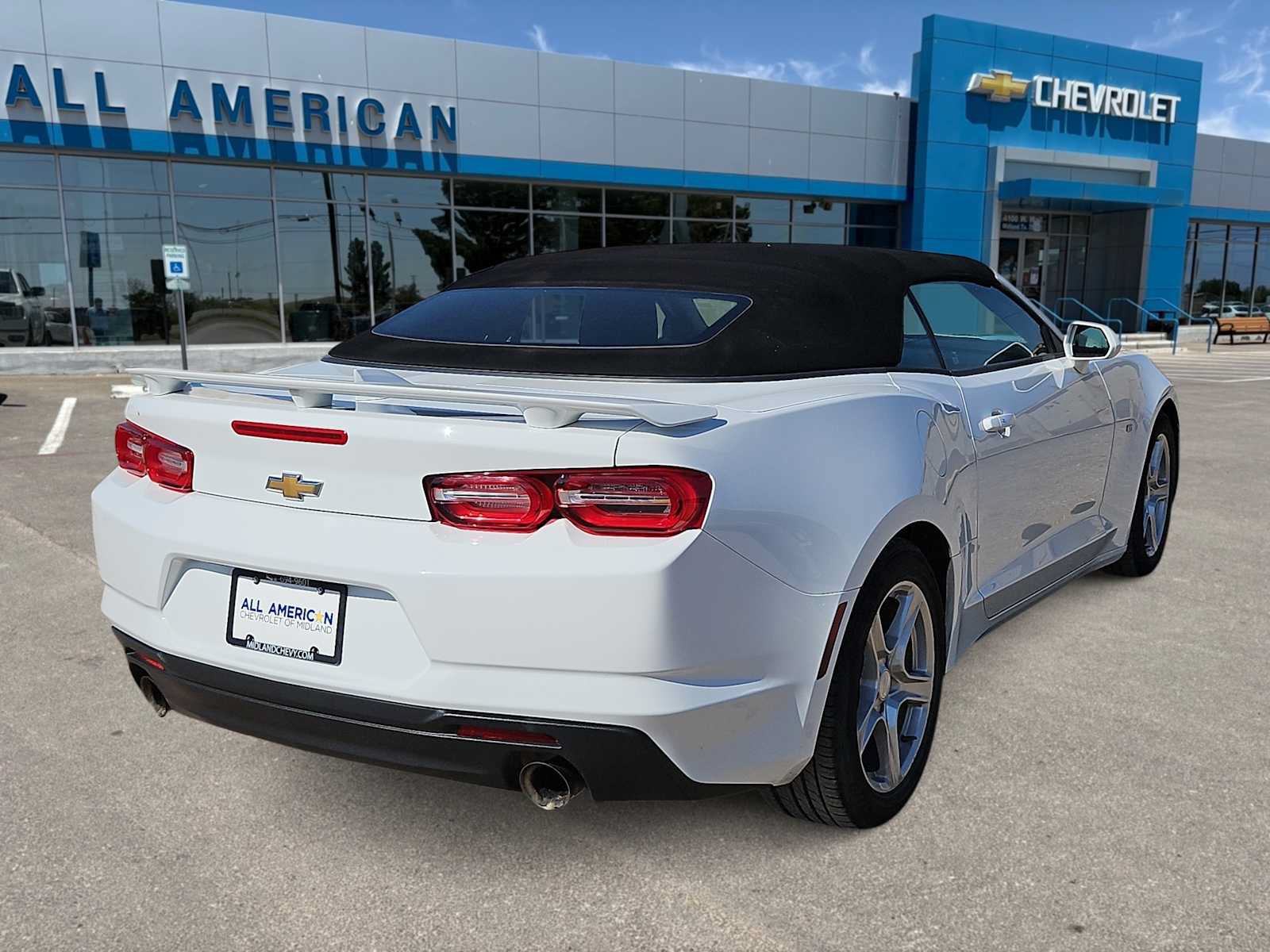 Used 2023 Chevrolet Camaro LT RWD image 8