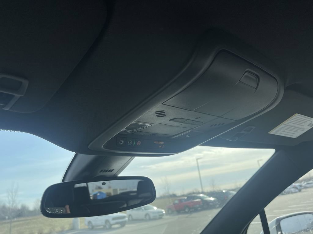 Used 2023 Buick Enclave Essence image 29