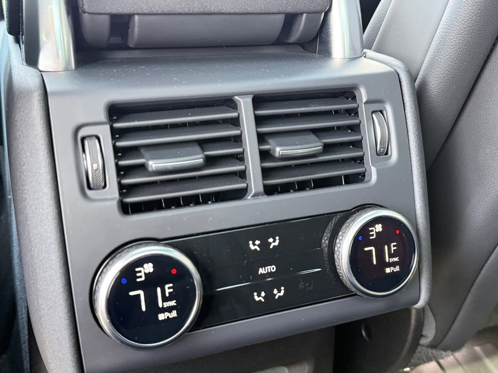 Used 2025 Land Rover Discovery S AWD/4WD image 13