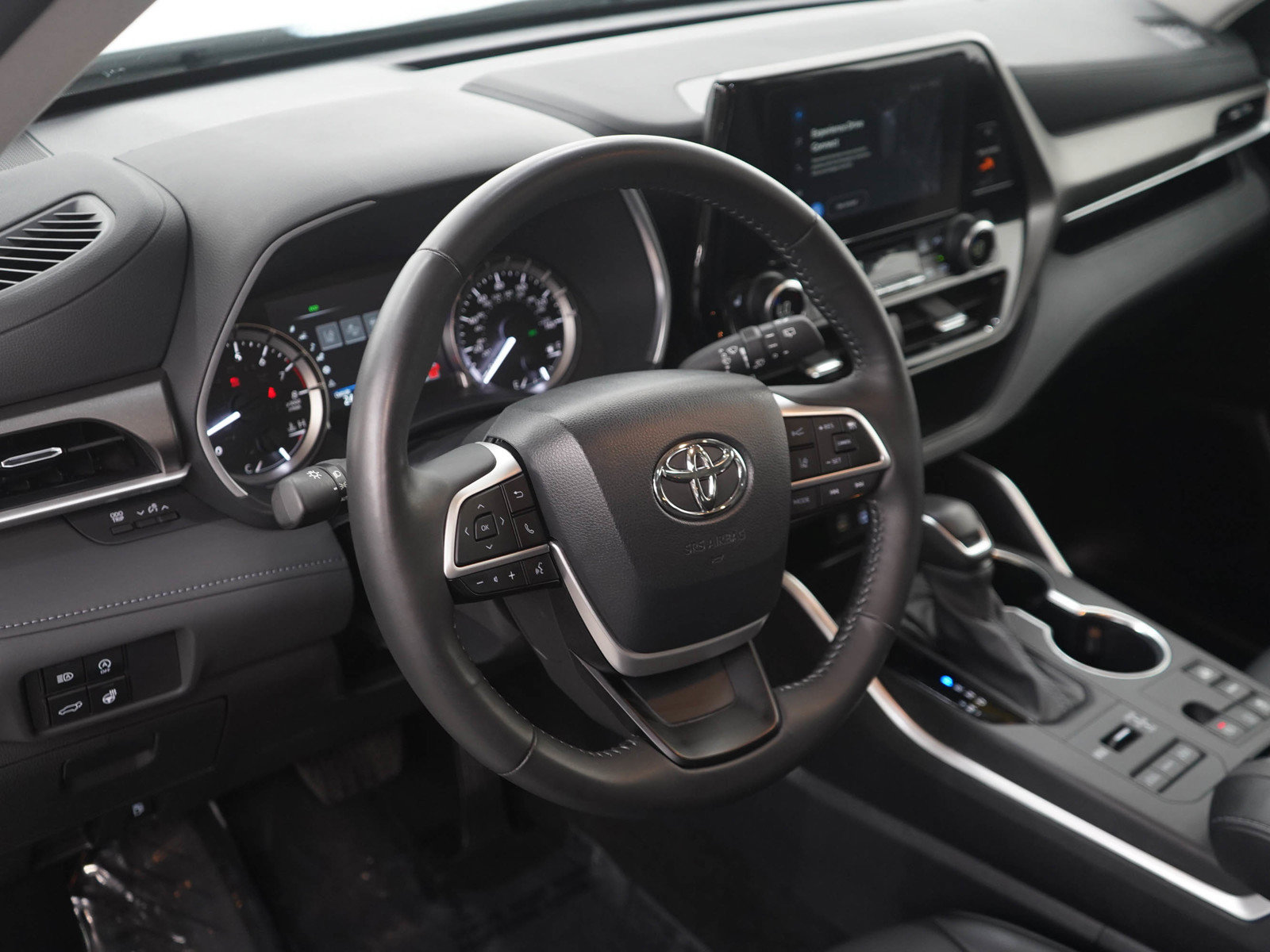 Used 2024 Toyota Highlander XLE AWD/4WD image 22