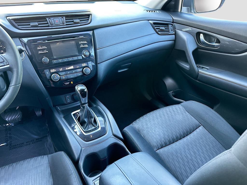 Used 2017 Nissan Rogue SV image 23
