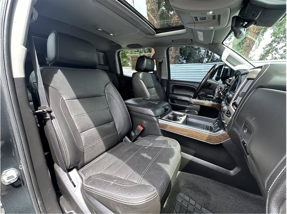 Used 2018 GMC Sierra 2500 Denali w/ Duramax Plus Package AWD/4WD image 4