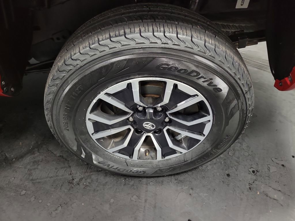 Used 2022 Toyota Tacoma TRD Sport image 11