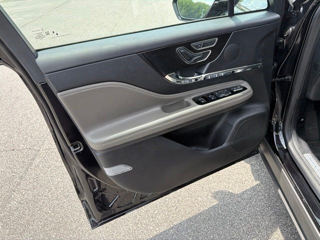 Used 2024 Lincoln Corsair Reserve w/ Equipment Group 201A FWD image 12