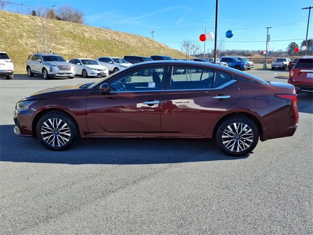 Used 2023 Nissan Altima 2.5 SV w/ SV Premium Package image 8