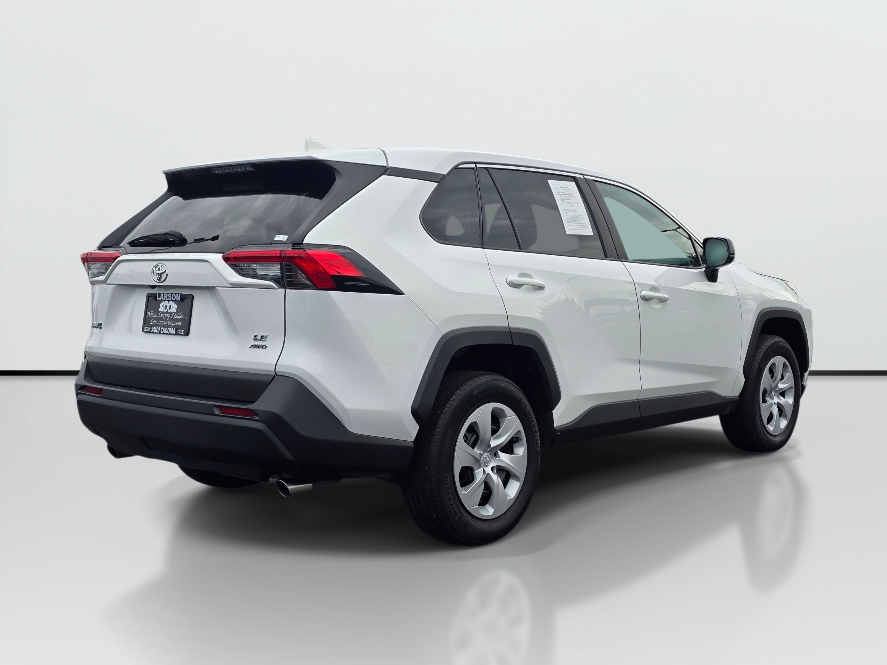 Used 2025 Toyota RAV4 LE AWD/4WD image 5