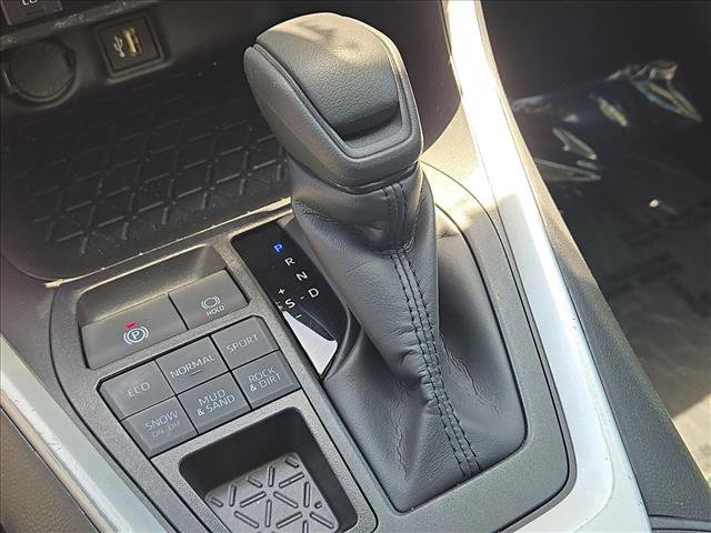 Used 2025 Toyota RAV4 XLE w/ Convenience Package AWD/4WD image 12