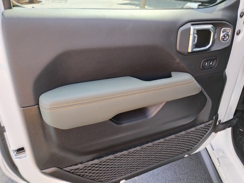 New 2025 Jeep Gladiator Mojave w/ Convenience Group image 19