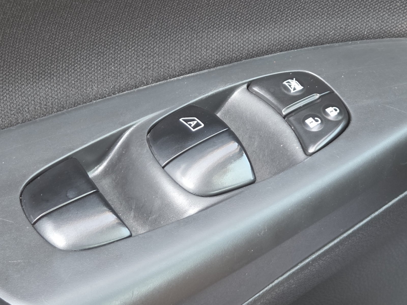 Used 2018 Nissan Sentra S FWD image 30