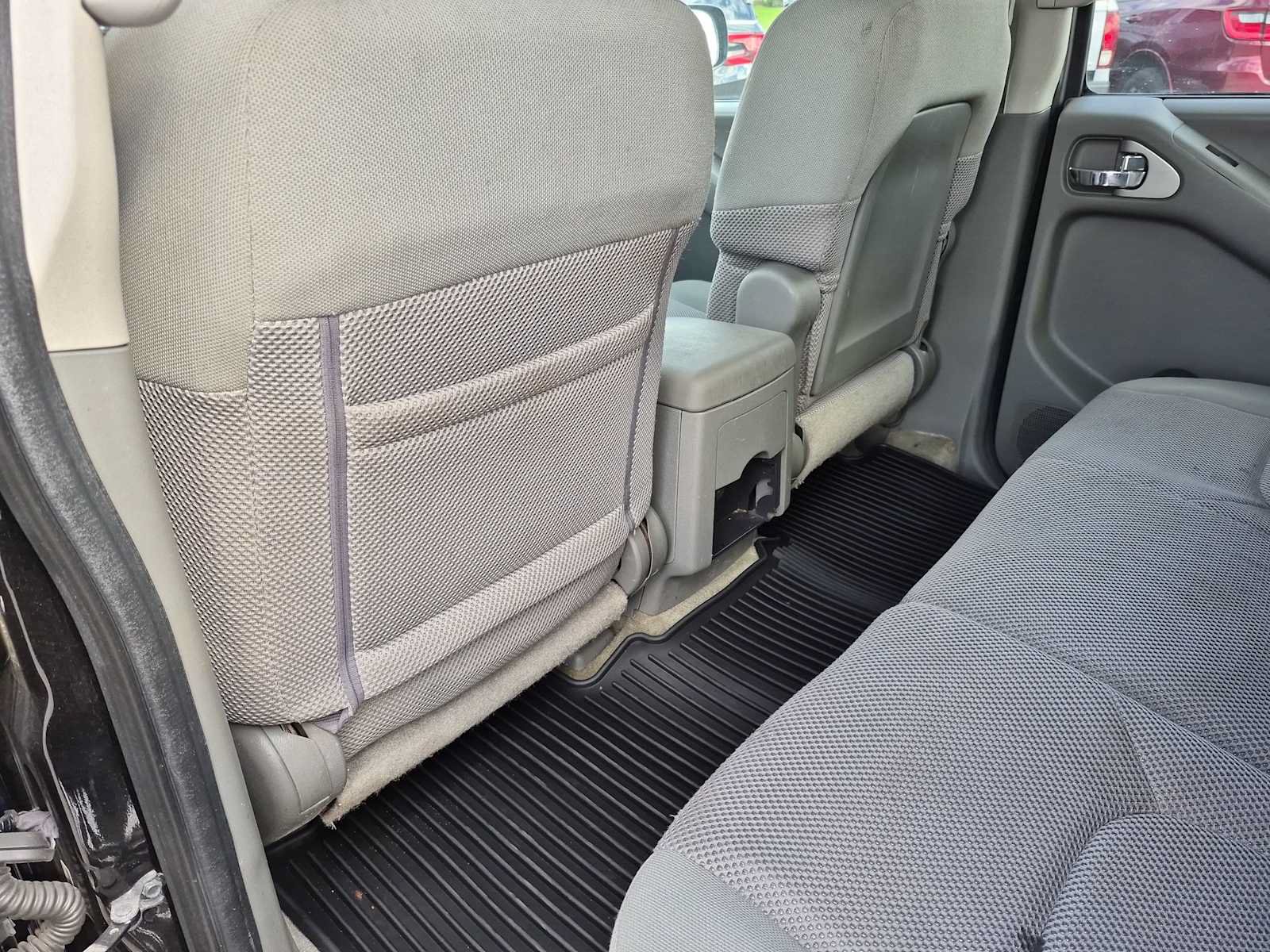 Used 2013 Nissan Frontier SV w/ SV Value Truck Pkg AWD/4WD image 17