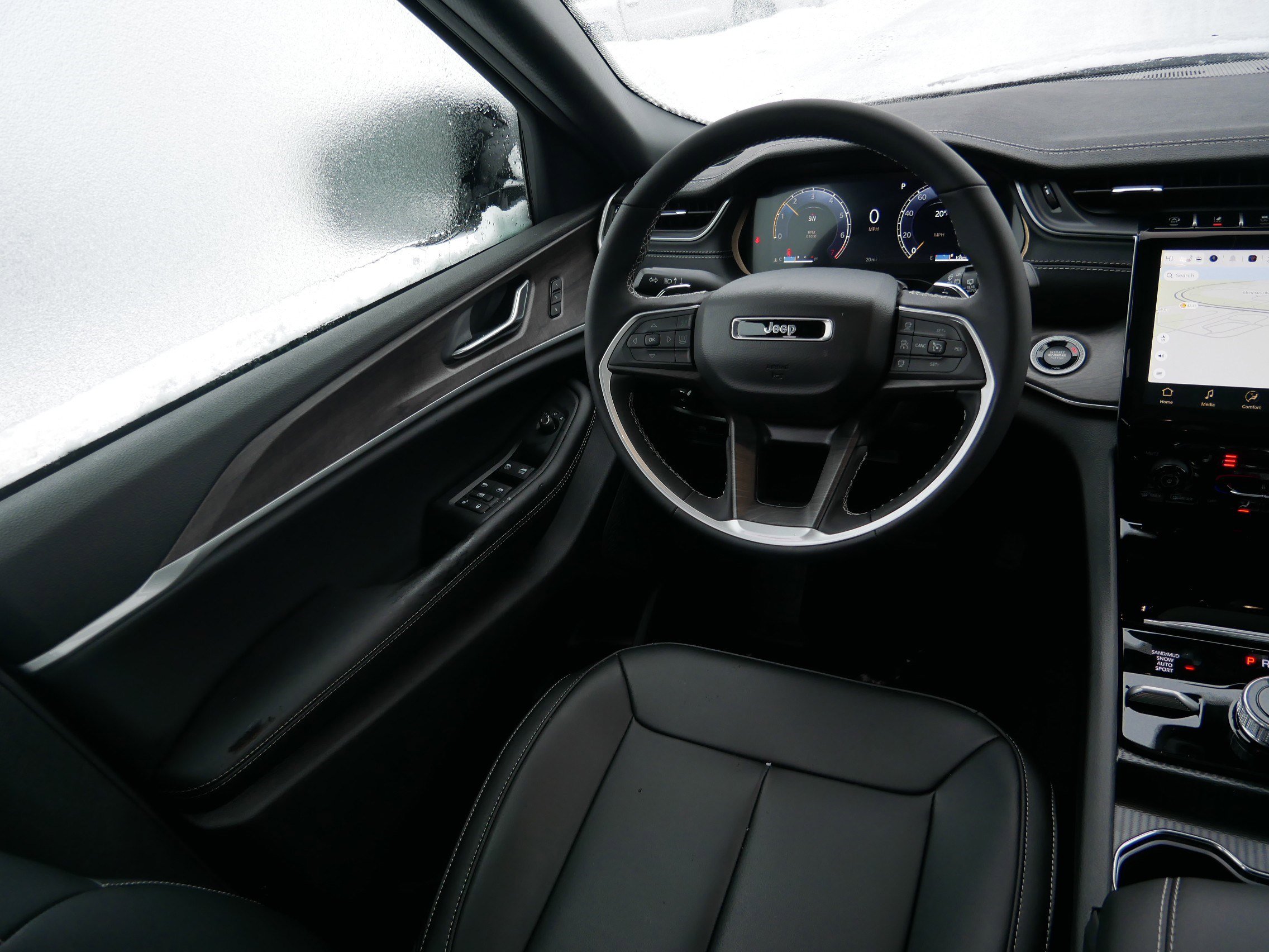 New 2025 Jeep Grand Cherokee L Limited w/ Black Appearance Package image 9