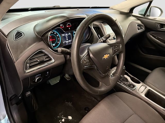 Used 2017 Chevrolet Cruze LT image 9