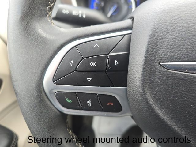 Used 2023 Chrysler Voyager LX image 13