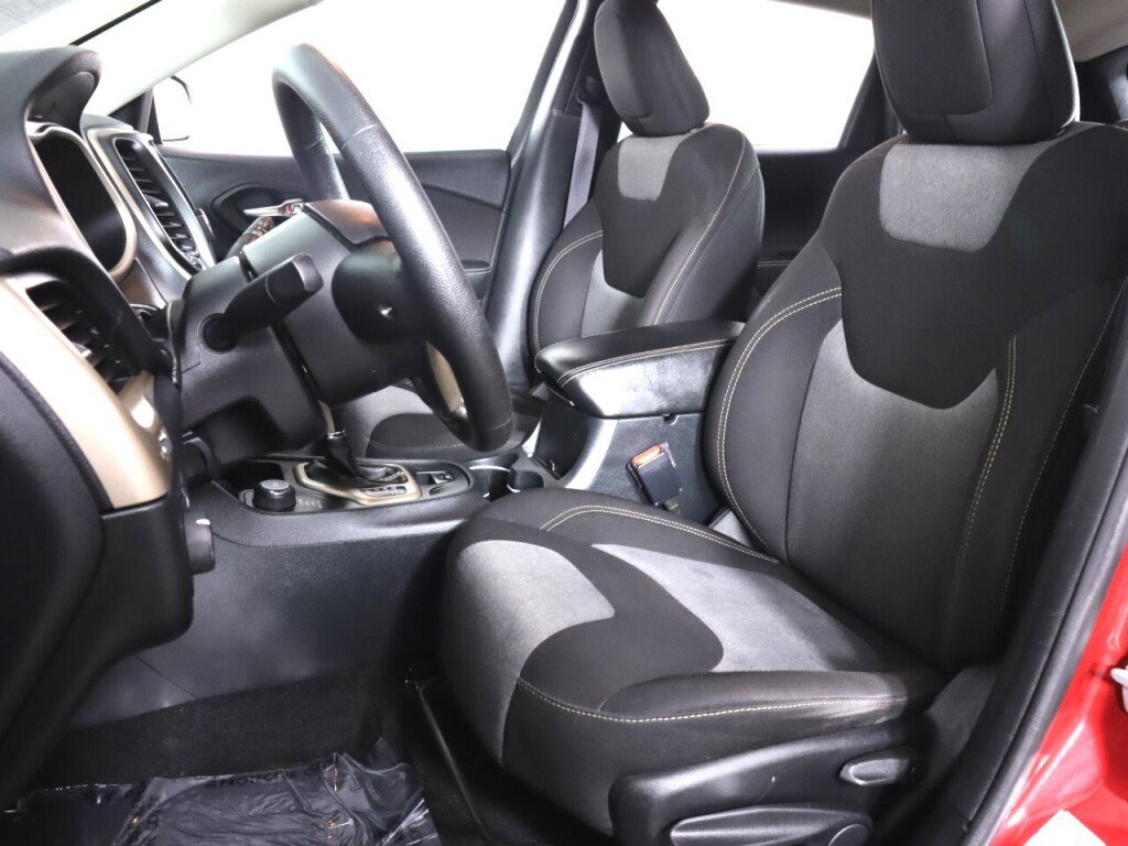 Used 2016 Jeep Cherokee Sport AWD/4WD image 30