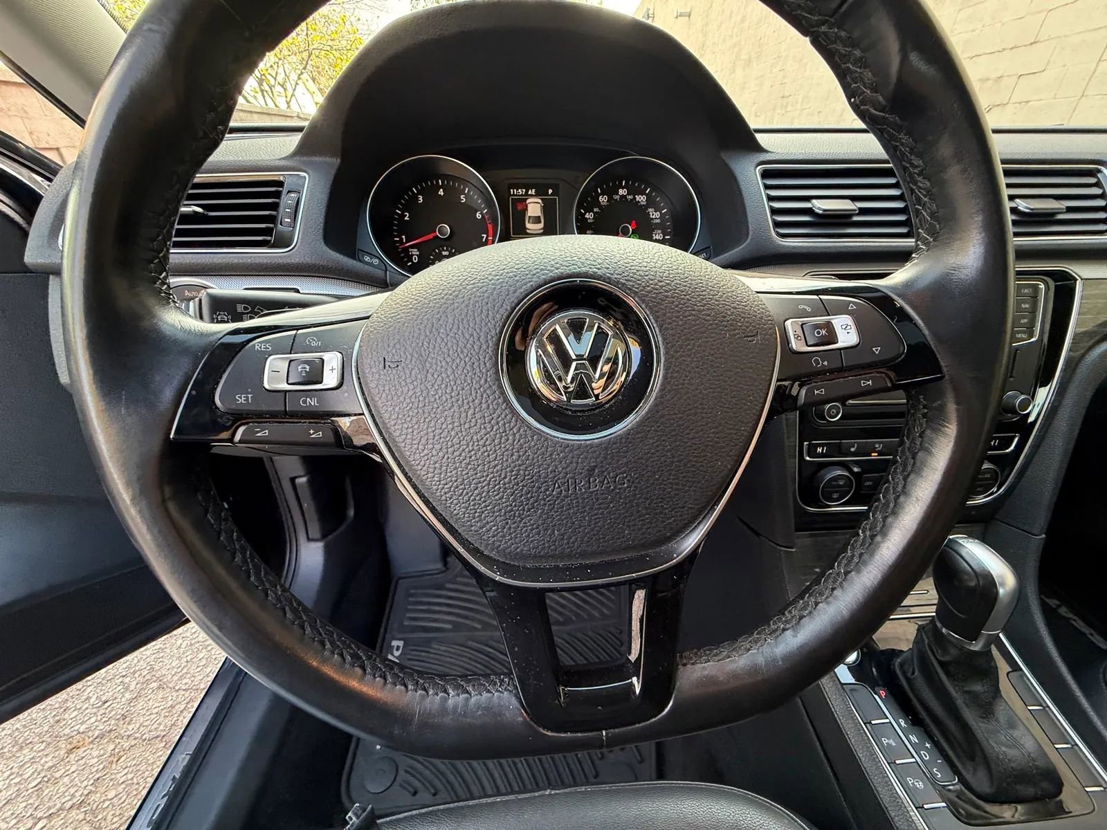 Used 2018 Volkswagen Passat 3.6 SEL Premium image 19