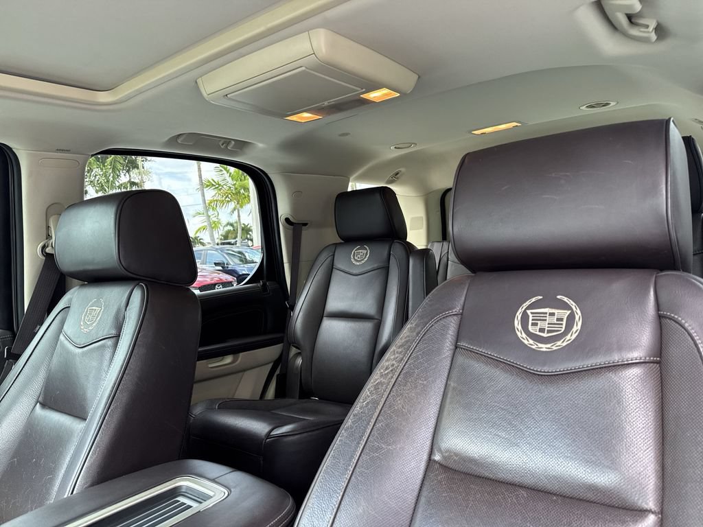 Used 2013 Cadillac Escalade Platinum RWD image 42