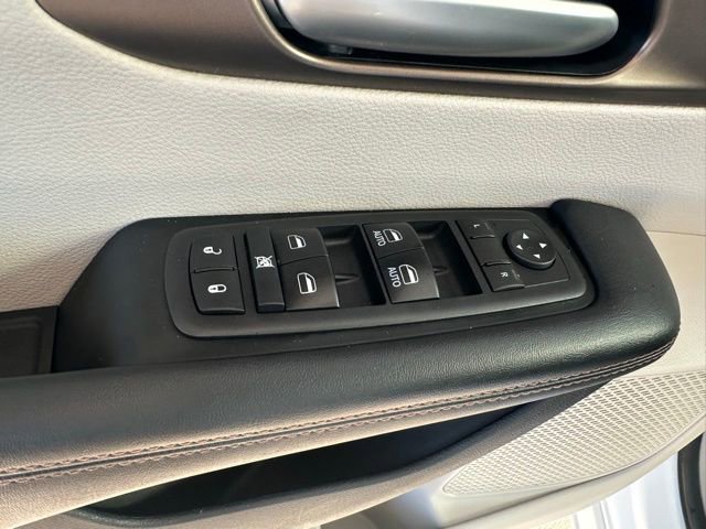 Used 2018 Chrysler Pacifica Touring-L image 26