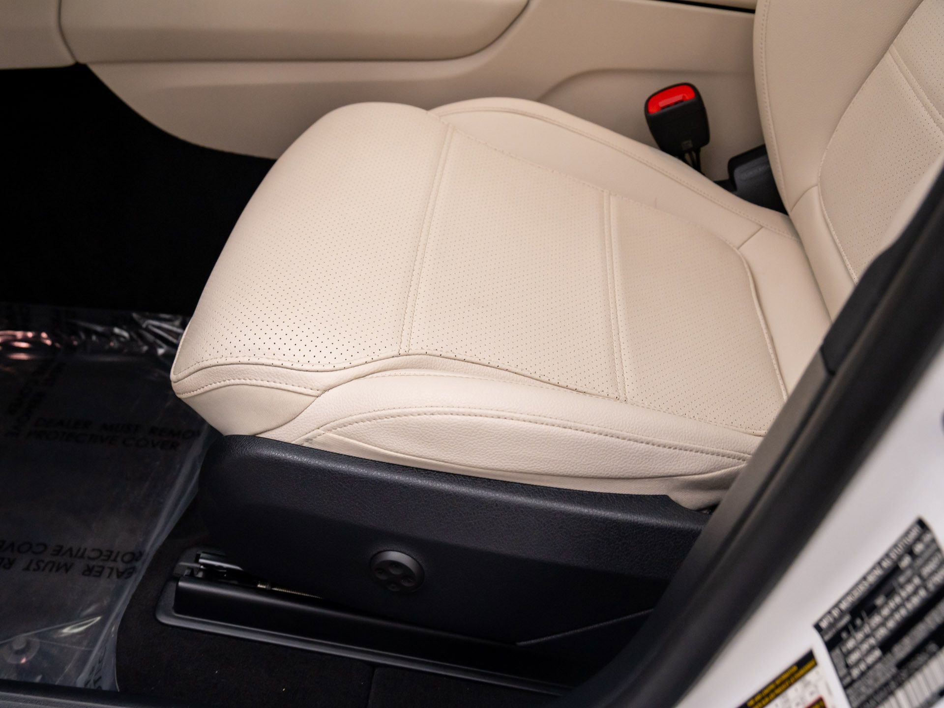 Certified 2025 Mercedes-Benz GLC 300 4MATIC image 16