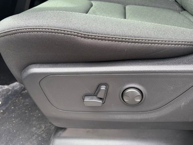 New 2026 RAM 1500 4x4 Crew Cab image 16