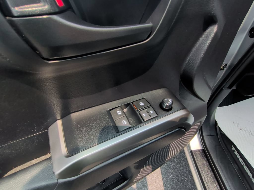 Used 2019 Toyota Tacoma SR5 AWD/4WD image 13