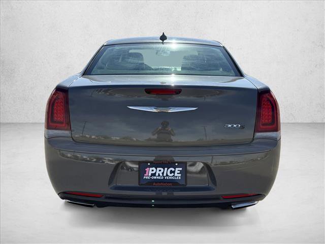 Used 2019 Chrysler 300 S image 6