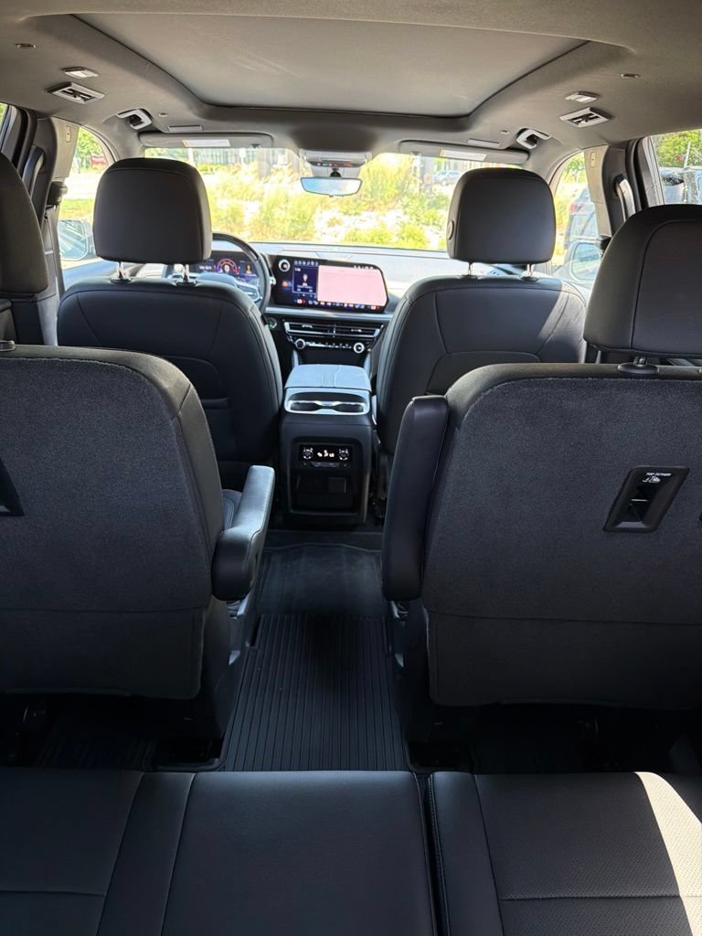 Used 2026 Chevrolet Traverse High Country w/ LPO, Floor Liner Package AWD/4WD image 12