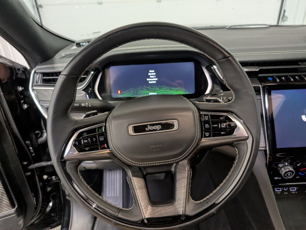 Used 2023 Jeep Grand Cherokee Overland w/ Advanced Protech Group III AWD/4WD image 18