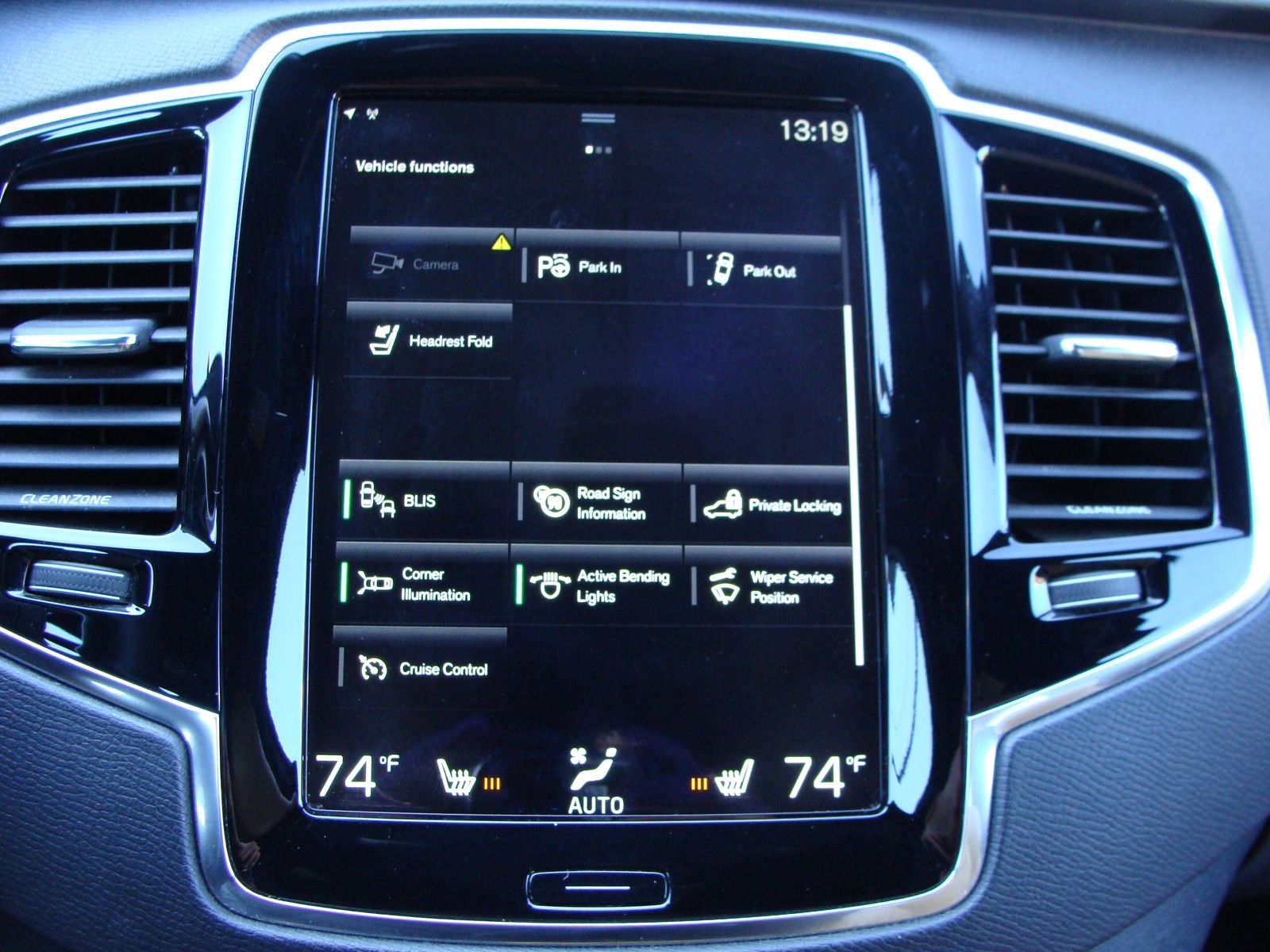 Used 2016 Volvo XC90 T6 Momentum w/ Momentum Plus Package image 23