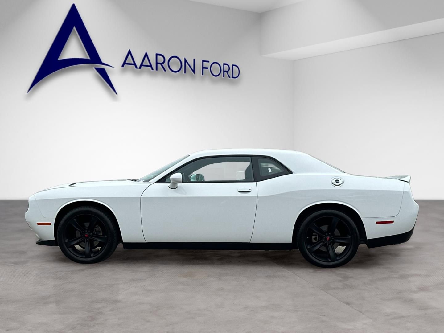 Used 2022 Dodge Challenger SXT RWD image 3
