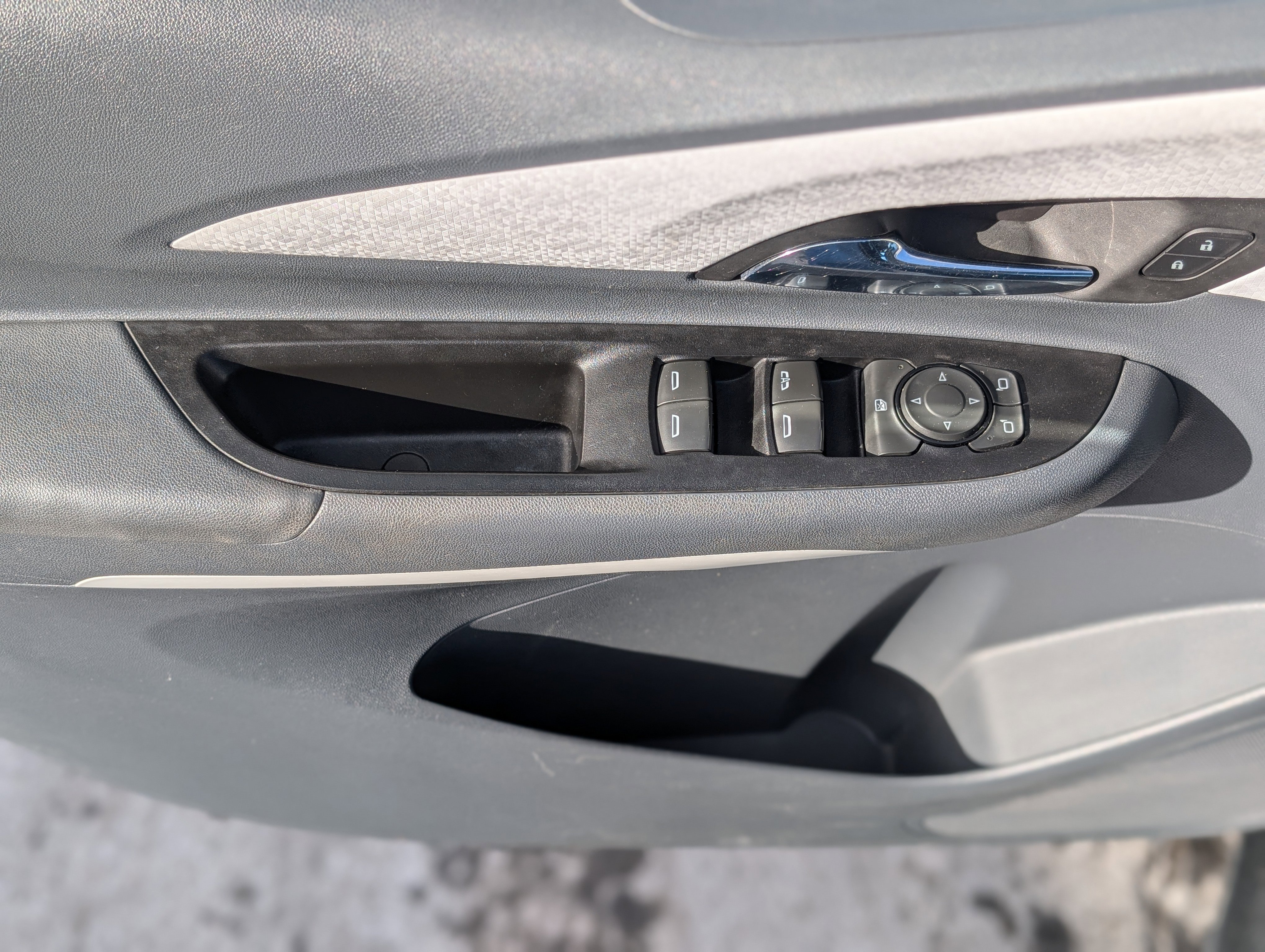 Used 2017 Chevrolet Bolt LT image 28